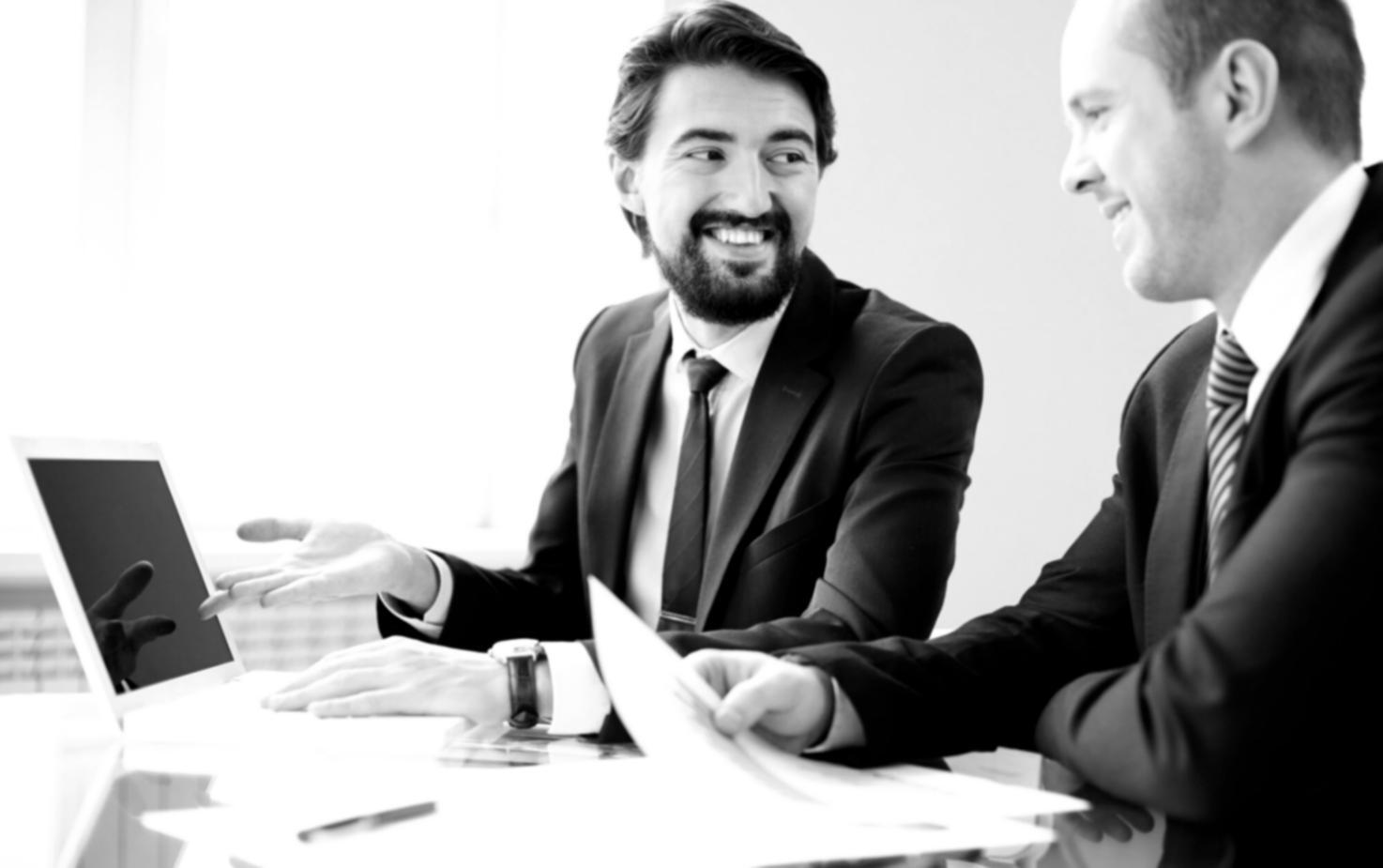 Analyse financière détaillée avec tableaux et documents de suivi